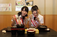 AKB48佐々木優佳里＆高橋朱里 番組最年少コンビがうどん県丸亀市の観光大使に