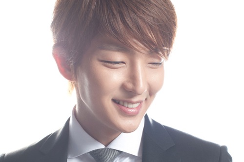 俳優イ・ジュンギのボランティア活動が話題となっている。