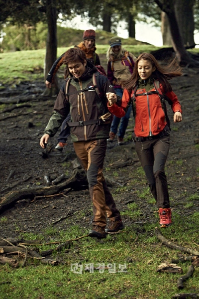 仏アウトドアブランド「EIDER」は、専属モデル イ・ミンホとともに行なった2013秋冬シーズンのテレビCF撮影現場の写真を公開した。