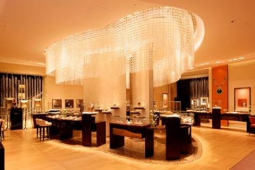 ブルガリ銀座タワー店がリニューアル - マンジャロッティがデザインした巨大シャンデリアも登場