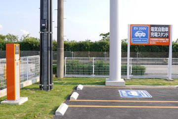 オートバックス店頭の充電コーナー設置事例（写真：パナソニック）
