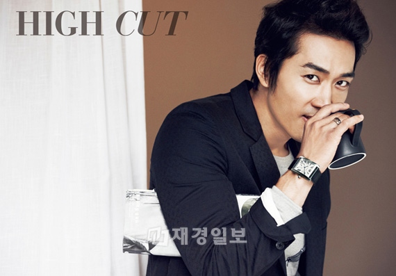 ソン・スンホンが憂愁に満ちた秋の男に変身した。