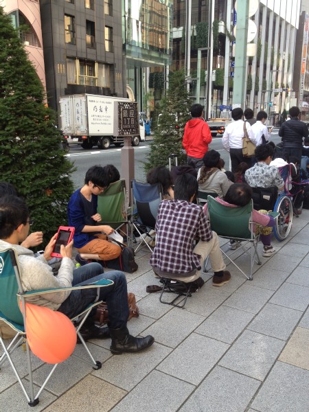 最新iPhone購入待ちの行列（2013年9月20日）