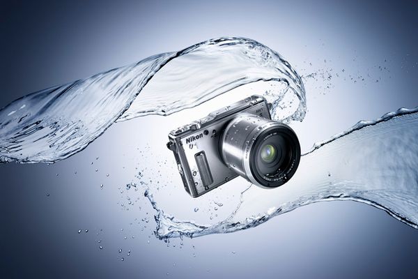 「Nikon 1 AW1」(画像:ニコン) 「Nikon 1 AW1」(画像:ニコン)
