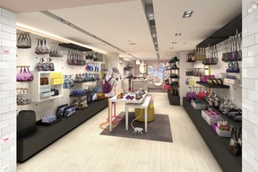 キプリングが表参道に旗艦店をオープン、ヘレナ・クリステンセンとコラボも