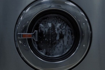 “洗濯できるレザー”で人気のSissi(シシ)がNYロケのムービー公開