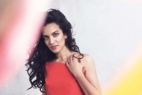 ノラ・ジョーンズとアヌーシュカ・シャンカールの美人姉妹共演ミュージック・ビデオが公開