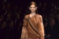 【パリ2014春夏＝29日】日本とアフリカ、２つの文化が衝突し生み出す化学反応=ジバンシィ