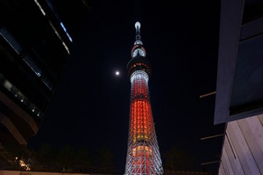 世界一高いクリスマスキャンドル - 東京スカイツリータウンのイルミネーション