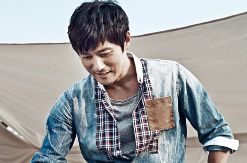 俳優チャン・ドンゴンの人間的な姿を写したグラビアの一部が公開された。写真＝The Celebrity