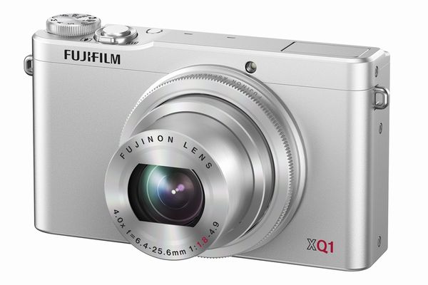 「FUJIFILM XQ1」(画像:富士フイルム) 「FUJIFILM XQ1」(画像:富士フイルム)