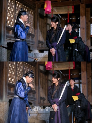 MBC月火ドラマ 『火の女神チョンイ』のイ・サンユンとキム・ボムがまるで兄弟のような雰囲気を漂わせ、視線を集めている。写真=ケイパックス MBC月火ドラマ 『火の女神チョンイ』のイ・サンユンとキム・ボムがまるで兄弟のような雰囲気を漂わせ、視線を集めている。写真=ケイパックス