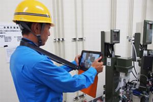 点検風景（写真：富士通）