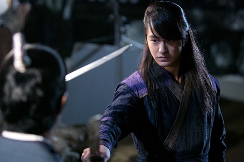 MBC月火ドラマ『火の女神チョンイ』で、キム・ボムがムン・グニョンを守るため自分の命をも顧みない姿を見せた。写真=ケイパックス