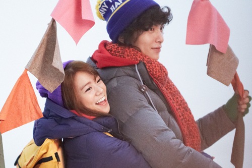 カジュアルブランド「UNIONBAY」は、KARAのハン・スンヨン、カン・ジヨン、俳優イ・ミンギをモデルに起用し、2013年冬のグラビア撮影風景を公開した。写真＝UNIONBAY