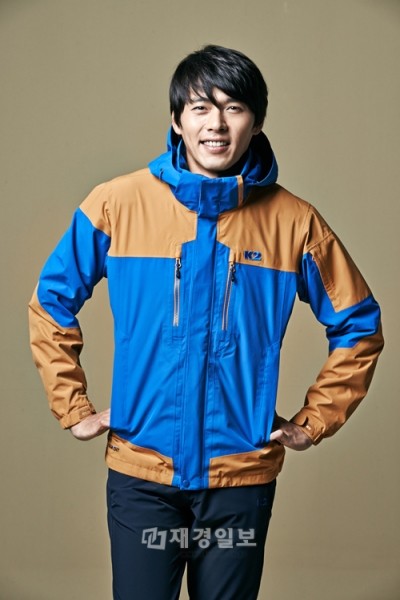 ヒョンビンがモデルを務めるアウトドアブランド「K2」(www.k2.co.kr)の防水ジャケットが完売を記録し話題だ。
