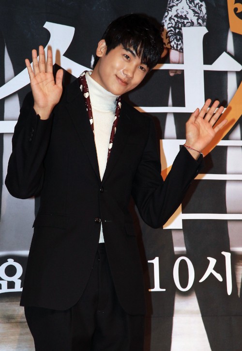 ZE:Aのパク・ヒョンシクがダビング演技に挑戦する。