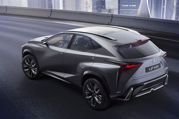 LEXUS LF-NX（ターボエンジン搭載車）（画像：トヨタ自動車）