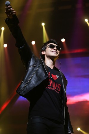 RAINが中国、北京で開かれた「2013 BAZAAR Men's Style of The year Award:上品で成功した今年の人物」の授賞式で「アジアのエンターテイナー大賞」を受賞した。 RAINが中国、北京で開かれた「2013 BAZAAR Men's Style of The year Award:上品で成功した今年の人物」の授賞式で「アジアのエンターテイナー大賞」を受賞した。