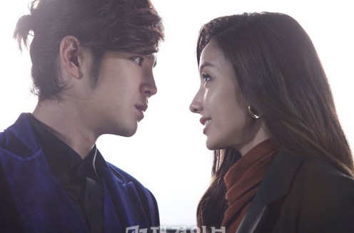 魔性の男と女、チャン・グンソクとハン・チェヨンがついに初顔合わせした。写真＝グループエイト