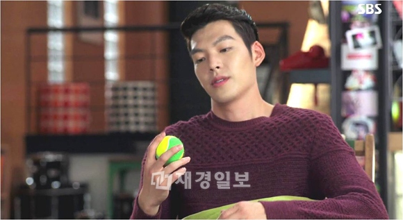 2013年下半期、様々なトレンディドラマを通じてお茶の間の女性視聴者をときめかせているHOTな男たちに視線が集中している。写真＝SBS『相続者たち』、KBS2『秘密』キャプチャ