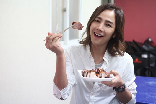 KBS 2TV新水木ドラマ『綺麗な男』で主人公ドッコ・マテを演じるチャン・グンソクのファンクラブ「Cri J」が9日、出演者やスタッフらのためにケータリングをプレゼントし撮影を応援した。写真＝グループエイト