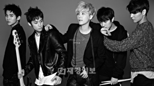 FTISLANDが、雰囲気あふれるモノクロのアルバムジャケットを公開し、カムバックを予告した。写真= FNCエンターテイメント FTISLANDが、雰囲気あふれるモノクロのアルバムジャケットを公開し、カムバックを予告した。写真= FNCエンターテイメント