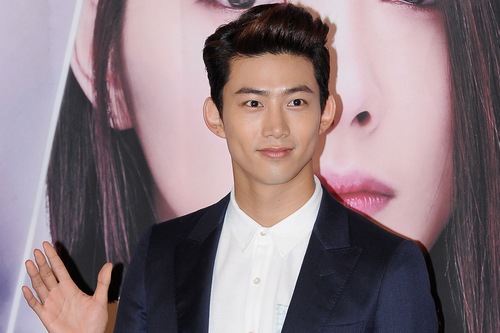 2PMのテギョンが自分のキャラクター、オクキャットとファンのためにクリスマスイベントを進行する。