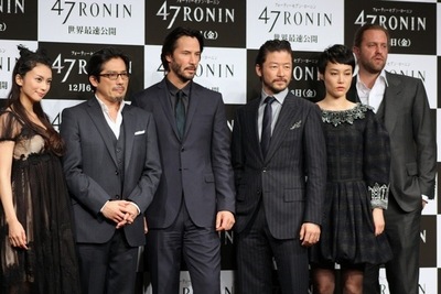 キアヌ・リーヴス5年ぶりの来日会見で赤西仁は「ござる」