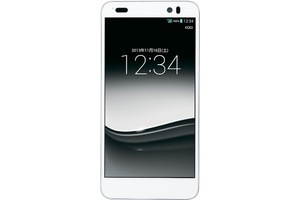 KDDIは18日、5インチでは国内最軽量というスマートフォン「DIGNO M」(京セラ製)を11月23日から発売すると発表した。 KDDIは18日、5インチでは国内最軽量というスマートフォン「DIGNO M」(京セラ製)を11月23日から発売すると発表した。