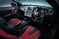 日産自動車は19日、高級スポーツカー「GT-R」の特別モデル「NISMO」を2月末から発売すると発表した。