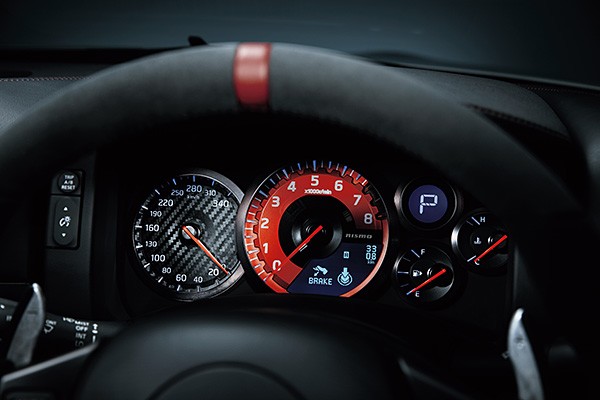 日産自動車は19日、高級スポーツカー「GT-R」の特別モデル「NISMO」を2月末から発売すると発表した。