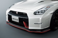 日産自動車は19日、高級スポーツカー「GT-R」の特別モデル「NISMO」を2月末から発売すると発表した。