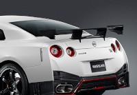 日産自動車は19日、高級スポーツカー「GT-R」の特別モデル「NISMO」を2月末から発売すると発表した。