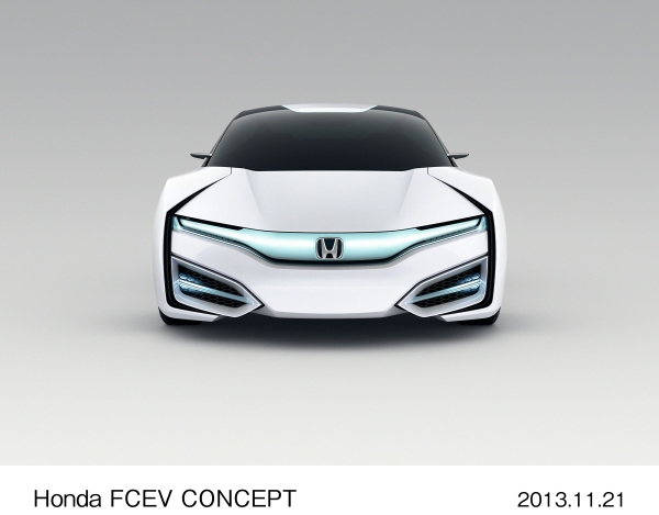 ホンダが20日、2013年ロサンゼルスオートショーで公開した新型の燃料電池電気自動車（FCEV）「Honda FCEV CONCEPT」（写真提供：ホンダ）