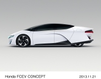 ホンダが20日、2013年ロサンゼルスオートショーで公開した新型の燃料電池電気自動車（FCEV）「Honda FCEV CONCEPT」（写真提供：ホンダ）