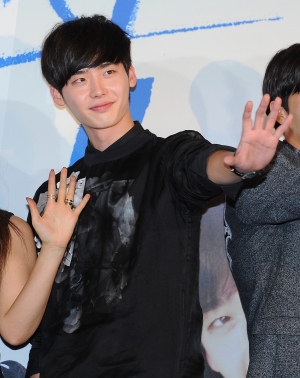 俳優イ・ジョンソクが声の才能寄付キャンペーン活動に参加する。 俳優イ・ジョンソクが声の才能寄付キャンペーン活動に参加する。