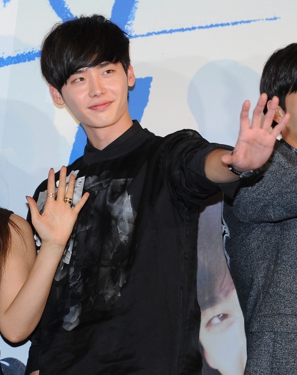 俳優イ・ジョンソクが声の才能寄付キャンペーン活動に参加する。