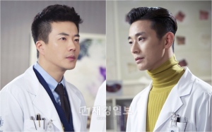 MBC水木ドラマ『メディカルトップチーム』のクォン・サンウとチュ・ジフンが、遂に対戦を予告した。写真= Aストーリー MBC水木ドラマ『メディカルトップチーム』のクォン・サンウとチュ・ジフンが、遂に対戦を予告した。写真= Aストーリー