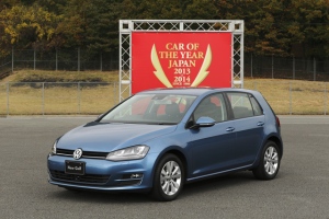 現在開催中の東京モーターショーでは日本初公開のVWゴルフRやヴァリアントも展示される。写真はゴルフTSIハイライン。 現在開催中の東京モーターショーでは日本初公開のVWゴルフRやヴァリアントも展示される。写真はゴルフTSIハイライン。