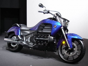 ヘッドライトをはじめとして、灯火類はLEDを全面適用した『GOLDWING F6C』