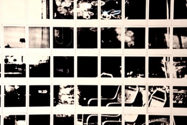 森山大道がモザイクアートに！iPhoneの写真をフィルム現像する「インスタント ラボ」を使った大型作品展