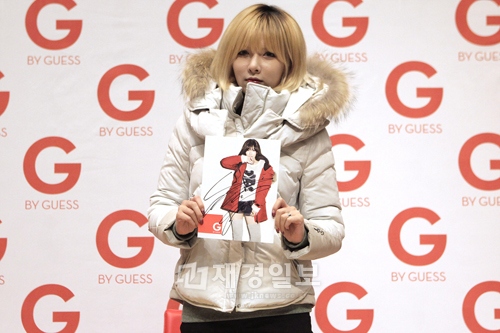 24日、カジュアルブランド「G by GUESS」が主催する4Minuteヒョナのサイン会が行われた。写真＝G by GUESS