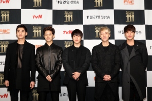 FTISLANDが受験生たちにチキンを奢った。 FTISLANDが受験生たちにチキンを奢った。