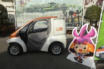 刈谷駅前観光案内所に設置される貸出し用のコムス。