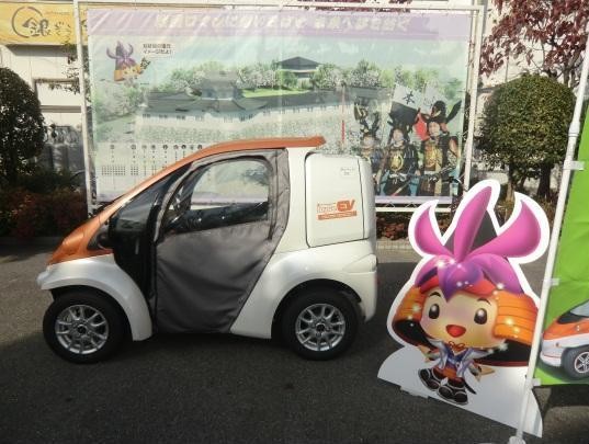 刈谷駅前観光案内所に設置される貸出し用のコムス。