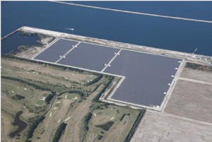 三井造船と三井不動産が三井造船大分事業所（大分県大分市日吉原）内に建設したメガソーラーの空撮写真