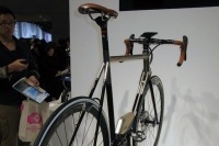 ヤマハ「YPJ-01」電動アシスト自転車。全長×全高×全幅1700×1050×430mm。搭載モーターは250W仕様。駆動電池はリチウムイオン型。機械式ランニングギアは前2×後11段の外装22段変速式。