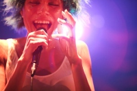 女王蜂 活動再開を宣言「完全体へと変貌を遂げました」