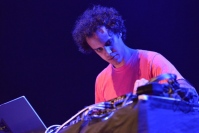 フォー・テットが先日の東京公演ライブ音源をフルで公開中